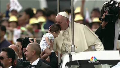 pope francis kissing child